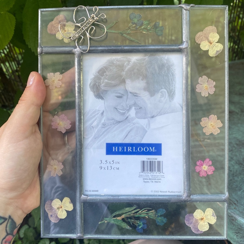 2/$50 🌸 2 SET PAIR Pressed Floral Frames w Butterflies - Picture 3 of 10